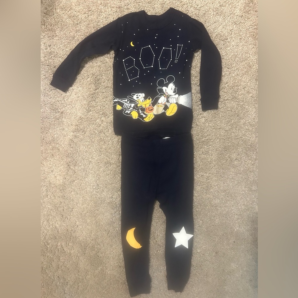 EUC Gap x Disney Toddler Halloween Pajamas